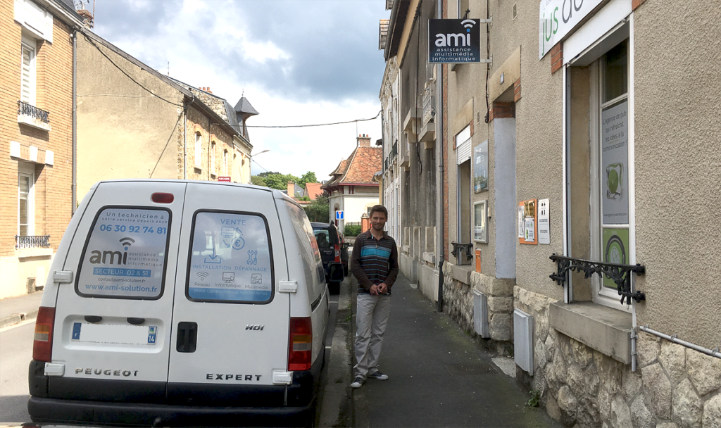 Jimmy Gourrire, son camion et son enseigne fismes aisne-marne